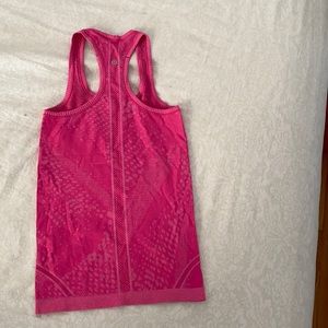 Lululemon top hot pink
